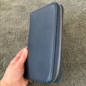 32 thirty-one Chic Blue Leather Wristlet wallet